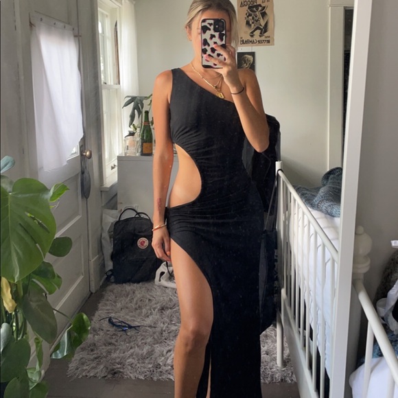 Dresses & Skirts - Black slit cutout dress